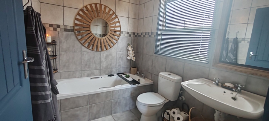 3 Bedroom Property for Sale in Heiderand Western Cape